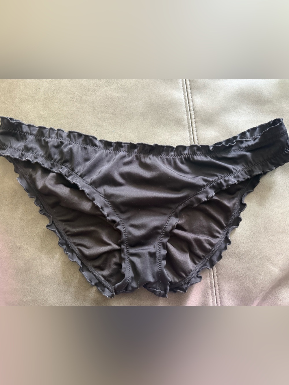 Victoria's Secret ruffle bathing suit bottoms size medium